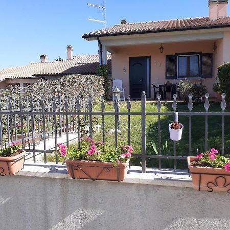 Residence Ai Campi Da Golf Saturnia Exterior foto