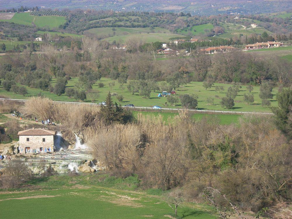 Residence Ai Campi Da Golf Saturnia Exterior foto