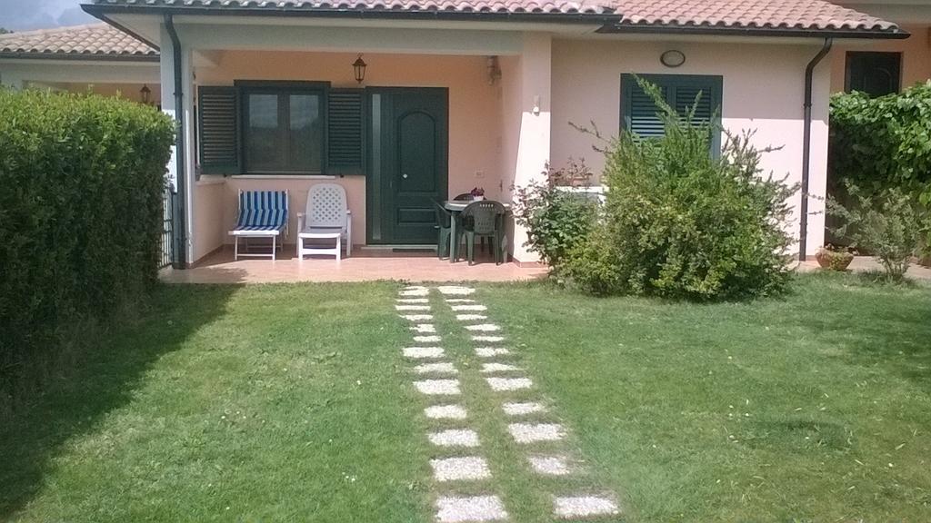 Residence Ai Campi Da Golf Saturnia Exterior foto