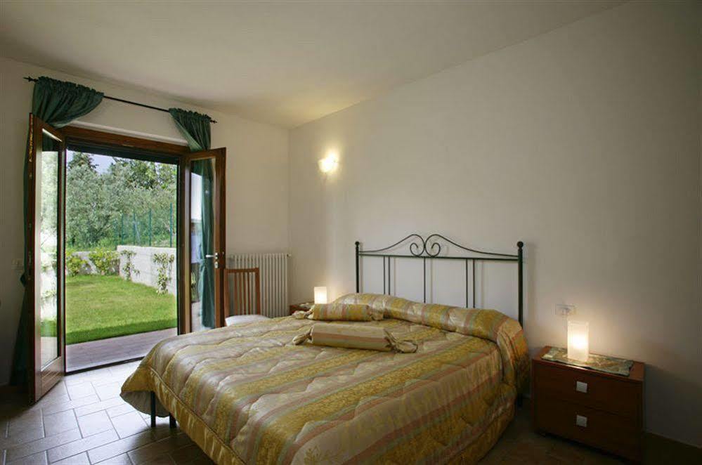 Residence Ai Campi Da Golf Saturnia Exterior foto